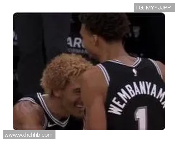 马刺队训练现新景索汉双手罚球引发球迷热议